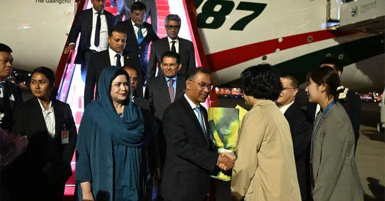 চীন পৌঁছেছেন প্রধানমন্ত্রী তারেক রহমান